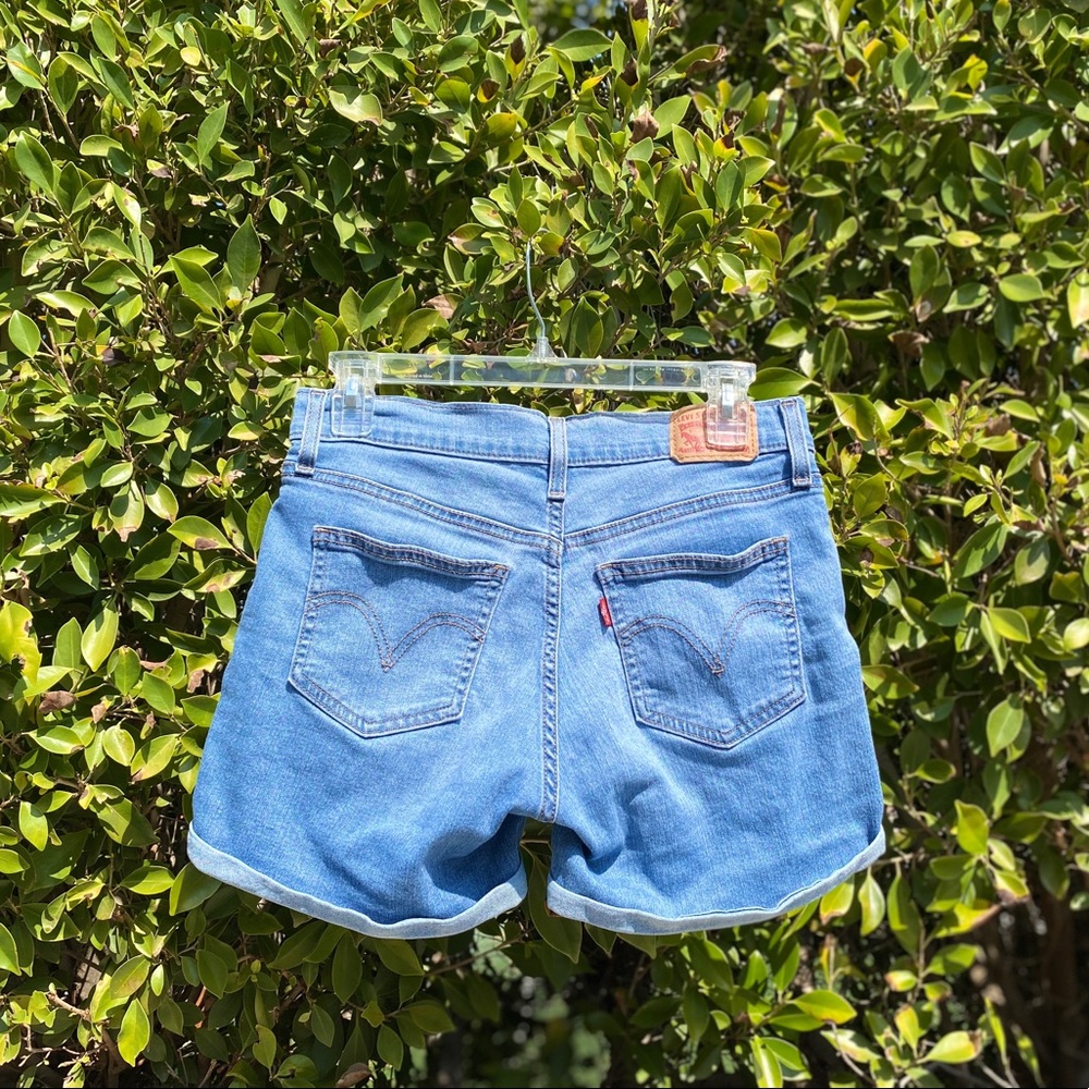 LEVIS LIGHT WASH SHORTS - Picture 1 of 5